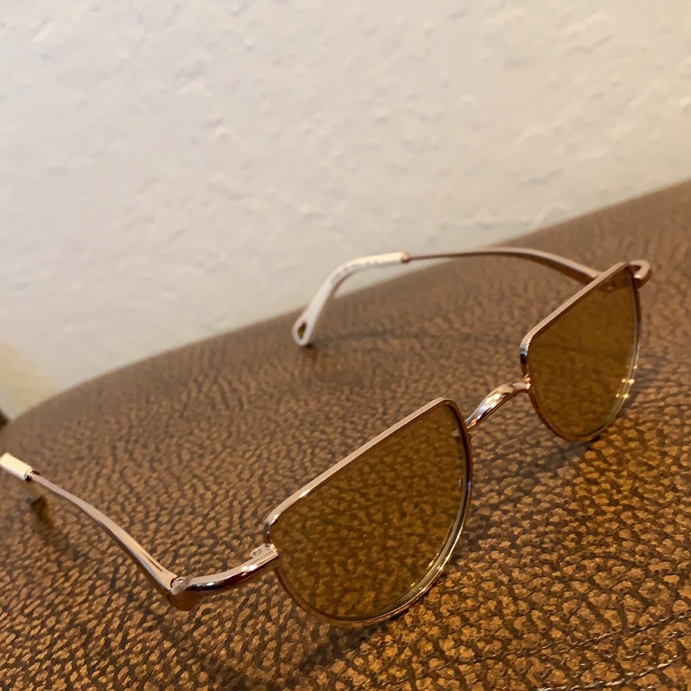Chloe Sunglasses Ayla Rose Gold Half Circle Lenses intensify the retro appeal!